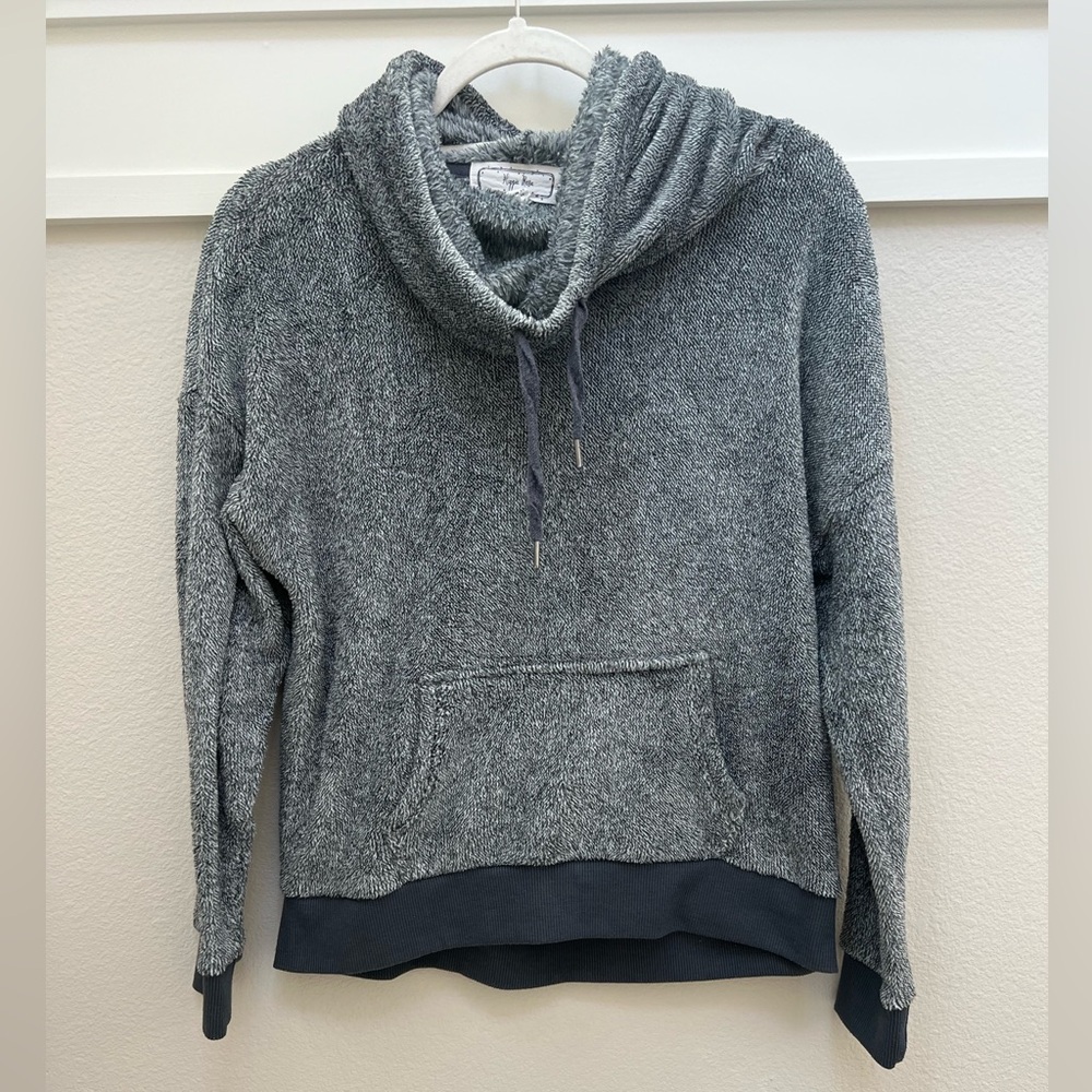 Hollister Super Soft Gray Sweater – Size Small